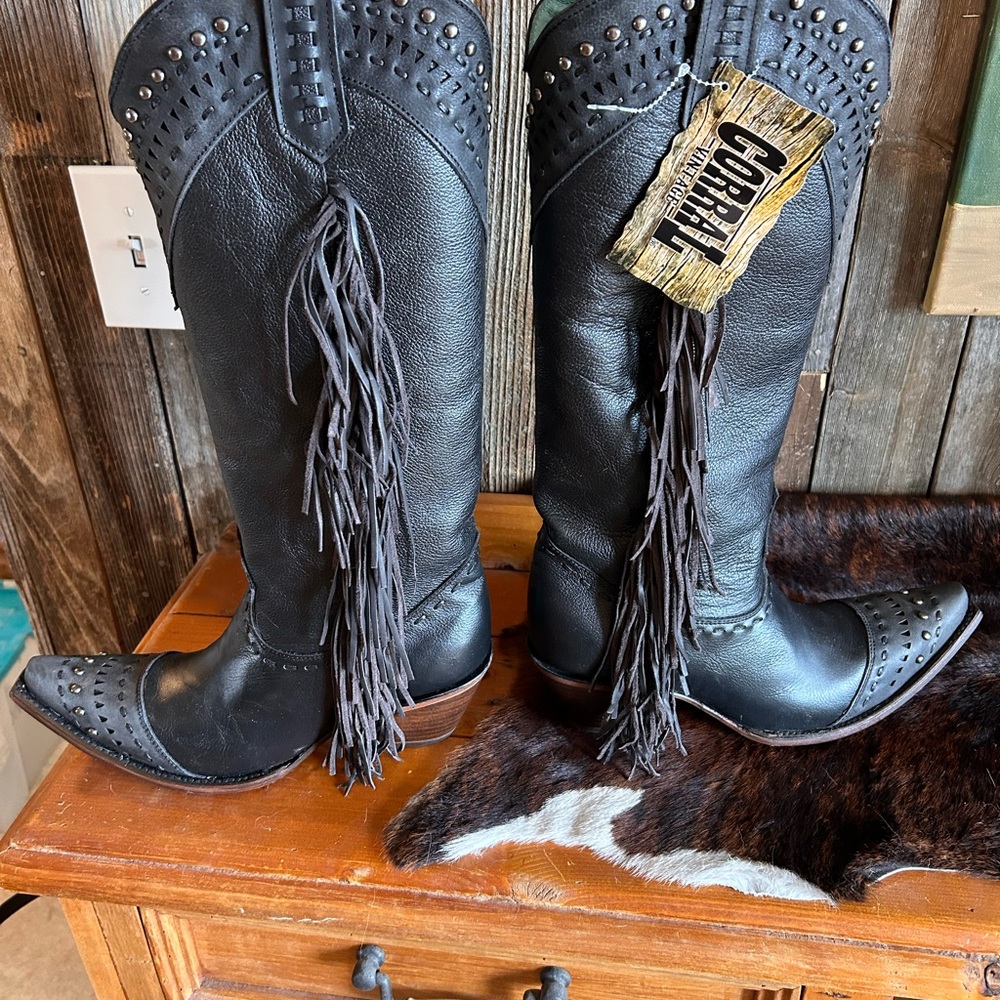 Western Cowgirl Boots Size 11 ..Corrals NEW